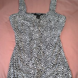 Super fun print sleeveless blouse 🖤🤍